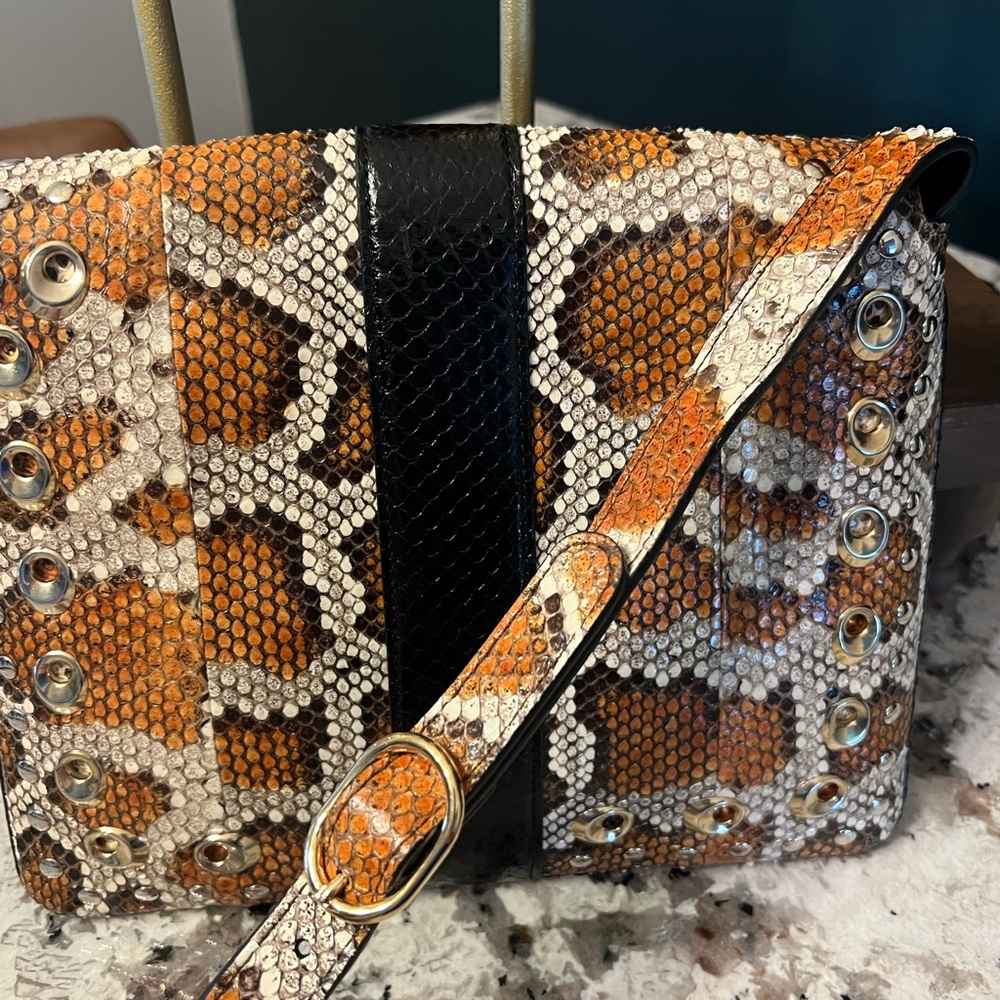 Gucci Arli Python Embellished Python Shoulder Bag… - image 4